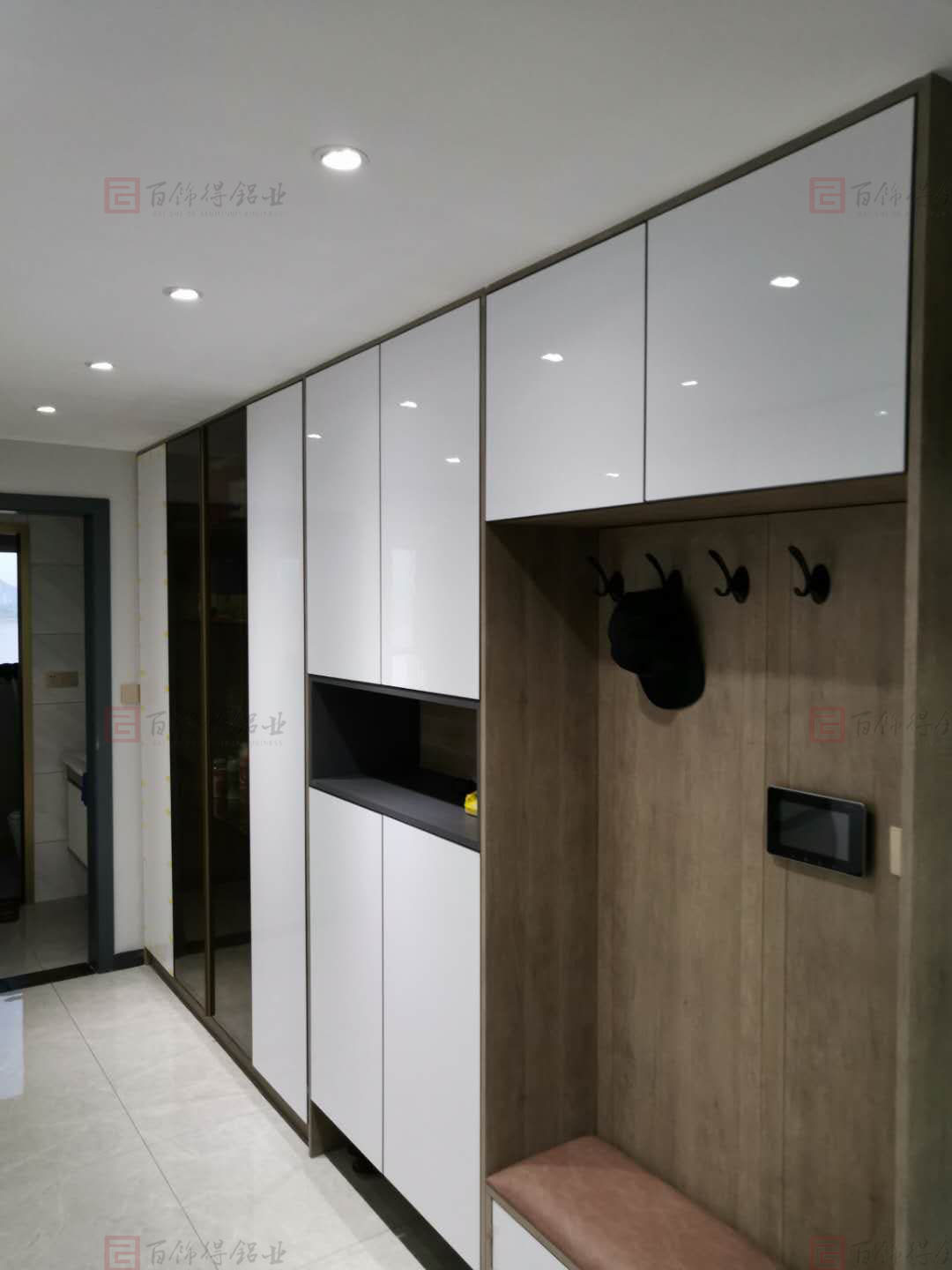 全铝玄关柜(图1)